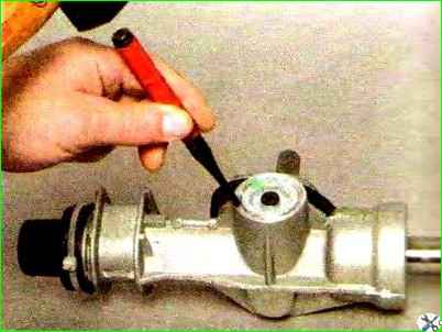 Zerlegung und Zusammenbau des Lenkmechanismus eines Autos