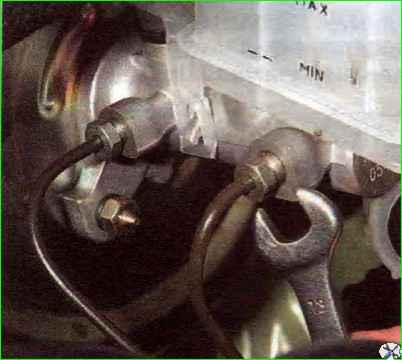 Замена главного цилиндра тормозов