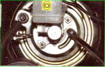 Замена главного цилиндра тормозов