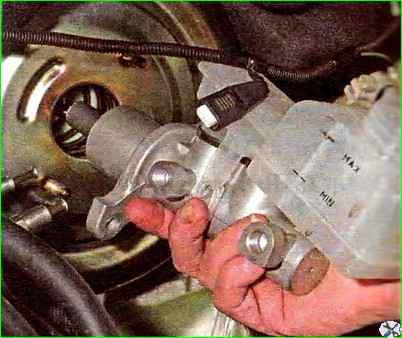 Замена главного цилиндра тормозов