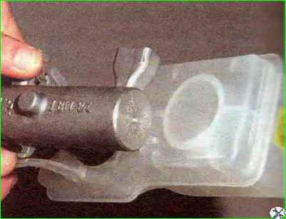 Замена главного цилиндра тормозов