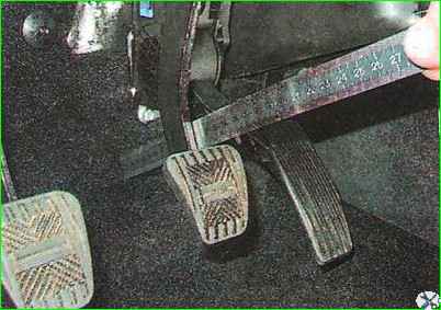 Проверка свободного хода педали