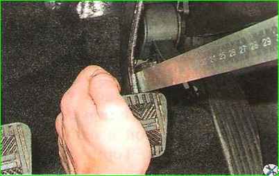 Проверка свободного хода педали