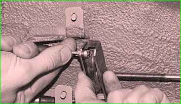 Austausch des Feststellbremsseils