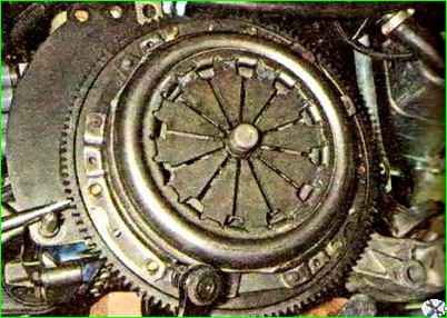 Замена кожуха и ведомого диска сцепления