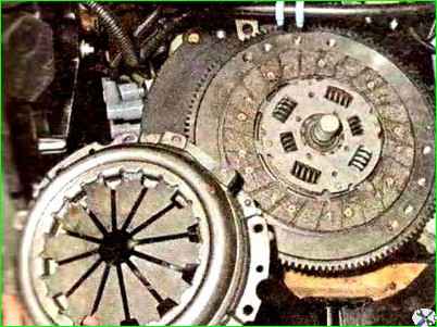 Замена кожуха и ведомого диска сцепления