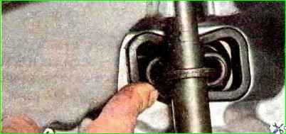 Снятие механизма привода выключения сцепления