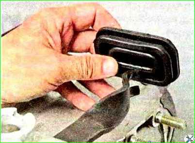 Снятие механизма привода выключения сцепления