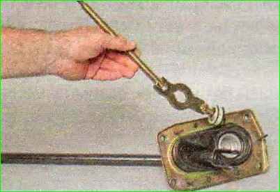 Снятие и разборка привода управления коробкой передач