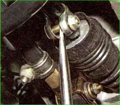 Снятие и разборка привода управления коробкой передач