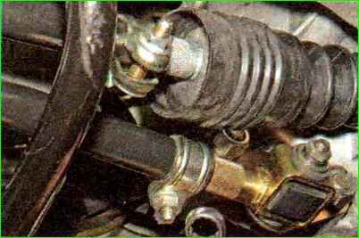 Снятие и разборка привода управления коробкой передач