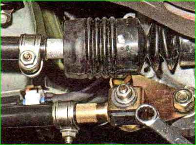 Снятие и разборка привода управления коробкой передач