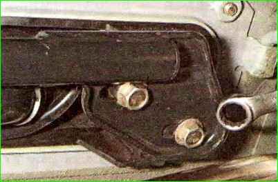 Снятие и разборка привода управления коробкой передач