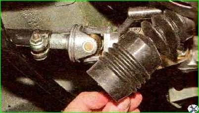 Replacing the cover of the gear switch rod hinge and rod seal