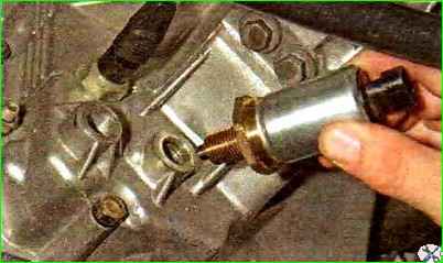 Замена соленоида блокировки включения заднего хода