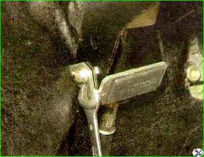 Замена троса привода сцепления