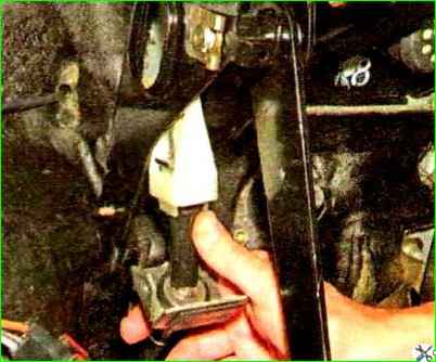 Замена троса привода сцепления