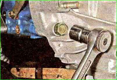 Як зняти та поставити коробку передач автомобіля