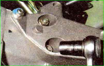 Як зняти та поставити коробку передач автомобіля