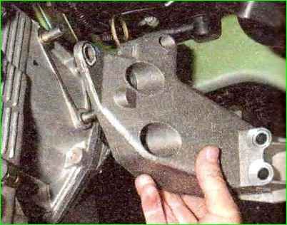 Як зняти та поставити коробку передач автомобіля