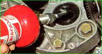 Replacing wheel drive oil seals