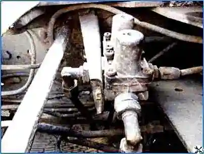 Reparatur des Dreifachschutzventils Kamaz