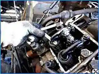 Как отрегулировать зазоры клапанов Камаз