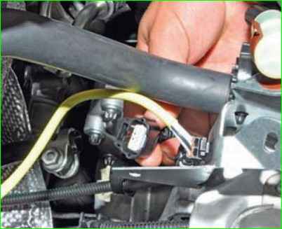 Cómo reemplazar la junta del colector de escape K4M