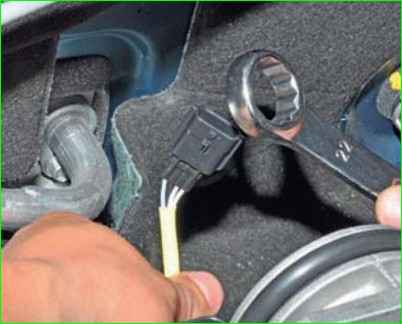 Cómo reemplazar la junta del colector de escape K4M