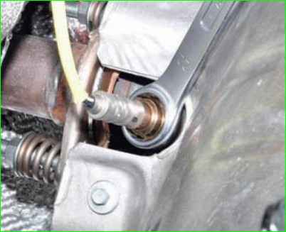 Cómo reemplazar la junta del colector de escape K4M