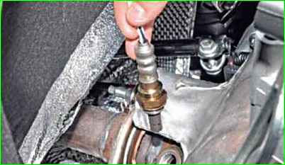 Как снять датчики концентрации кислорода автомобиля Лада Ларгус