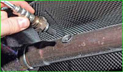 Как снять датчики концентрации кислорода автомобиля Лада Ларгус