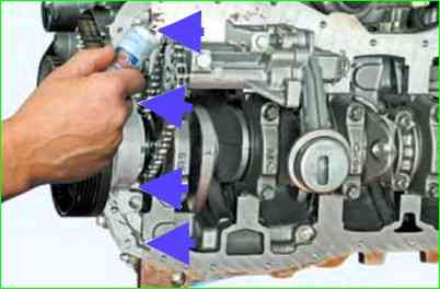 Cómo quitar el cárter y reemplazar la bomba de aceite del motor K7M