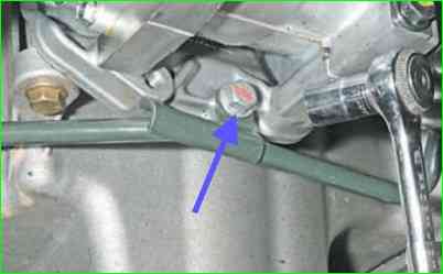 Cómo quitar el cárter y reemplazar la bomba de aceite del motor K7M