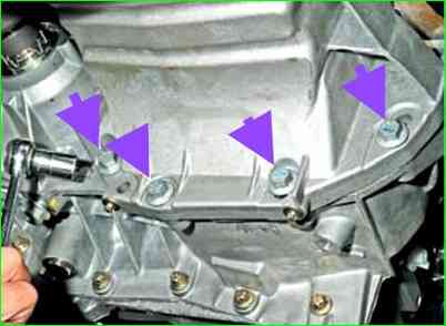 Cómo quitar el cárter y reemplazar la bomba de aceite del motor K7M