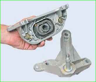 Снятие и установка левой опоры двигателя