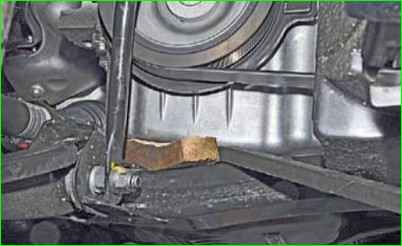 Замена правой опоры подвески двигателя К4М