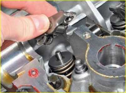 So ersetzen Sie hydraulische Ventilkompensatoren für den K4M-Motor