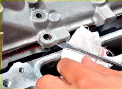 Cómo reemplazar los compensadores de válvulas hidráulicas para el motor K4M