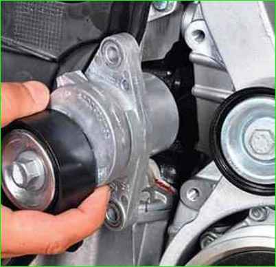 Как заменить ремень генератора автомобиля Лада Ларгус двигатель K4M