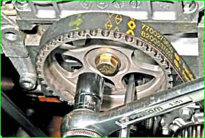 Cómo reemplazar el sello de aceite del árbol de levas para el motor K7M