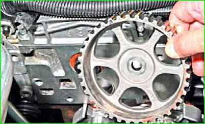 Cómo reemplazar el sello de aceite del árbol de levas para el motor K7M