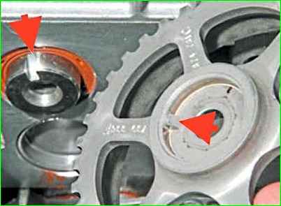 Cómo reemplazar el sello de aceite del árbol de levas para el motor K7M