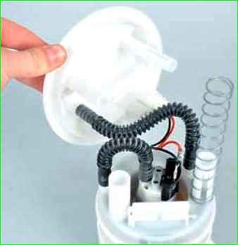 Как снять и отремонтировать модуль топливного насоса Лада Ларгус