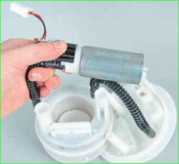 Как снять и отремонтировать модуль топливного насоса Лада Ларгус