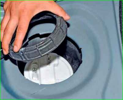 Как снять и отремонтировать модуль топливного насоса Лада Ларгус