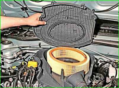 Замена элемента воздушного фильтра