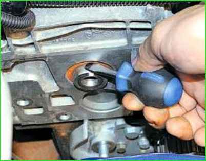 Как заменить сальники распредвалов К4М