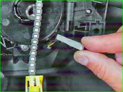 How to remove the steering column switch Lada Largus 