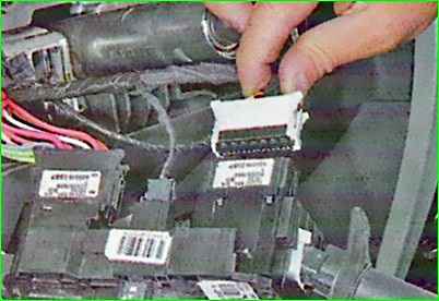 How to remove the steering column switch Lada Largus
